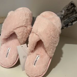 New with tags Size SMALL Criss Cross Slipper in Buff (pink) 
Flora Nikrooz